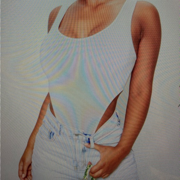 Pretty Little Thing - NWT - Sand Scoop Neck High Leg Bodysuit - Size 0 - Picture 5 of 5